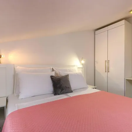 Somi Apartman