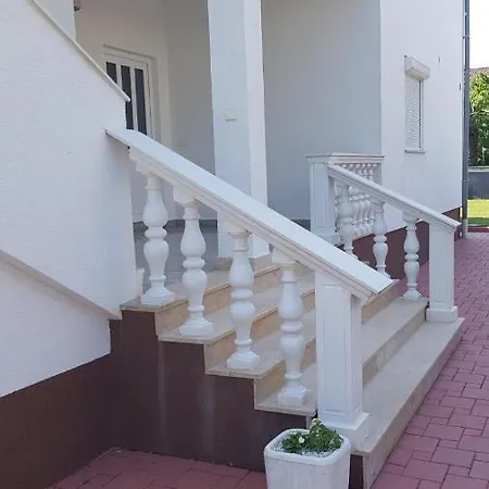 Somi Apartman