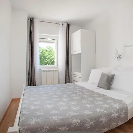 Apartment Somi Porec